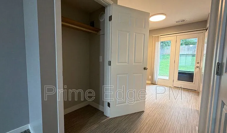6235 Holdrege St #B-5 — Photo 11
