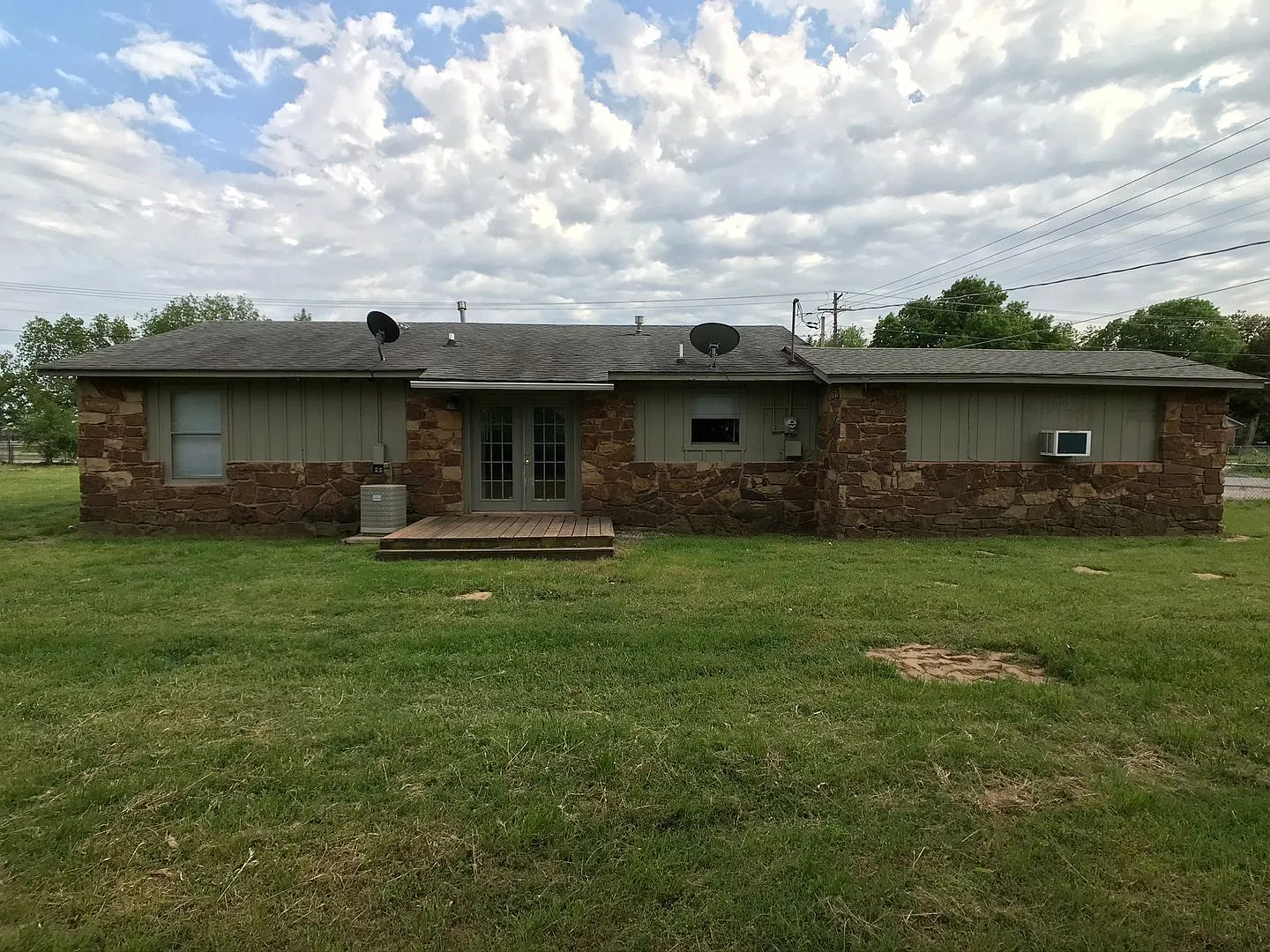 Large Fenced Yard Near the Heart of Jenks — Photo 3