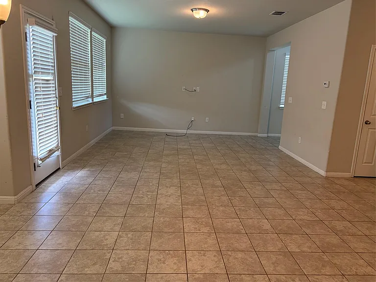 372 Eagle Brook Ln — Photo 3