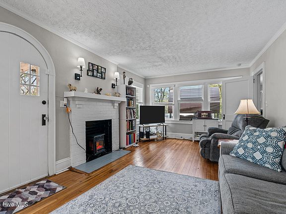 3rd image of 106 Isley Street