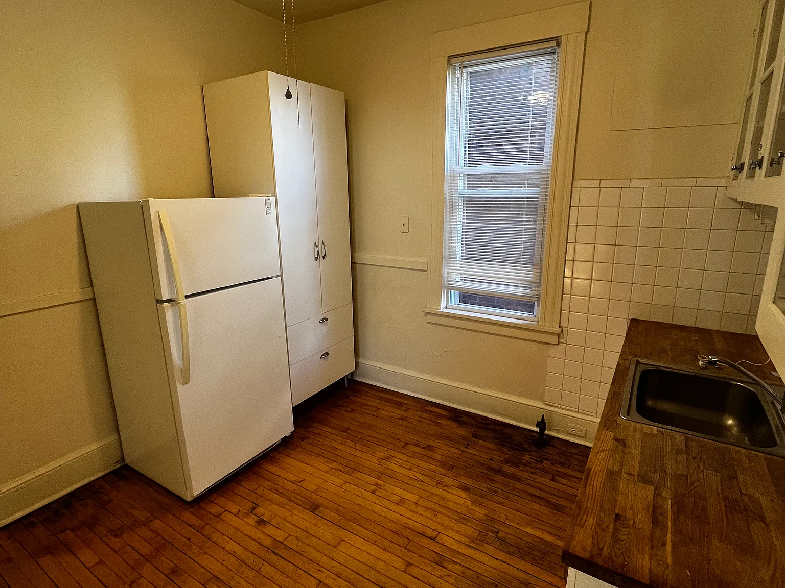 2 bed, 900 sqft, $1,300 — Photo 3