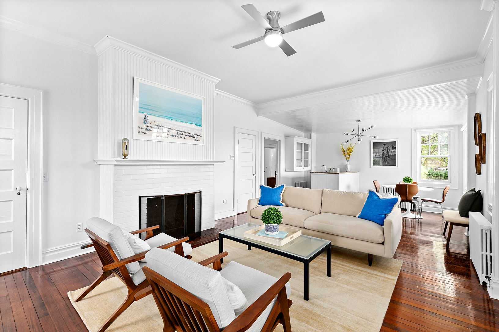  Beach House Elegance