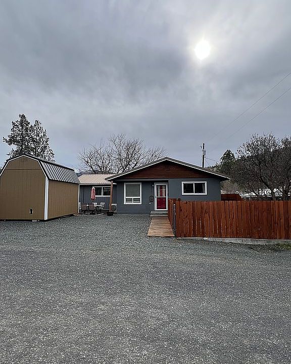 1st image of 216 NW 2nd Ave