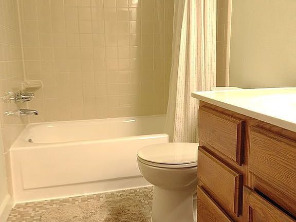 5th image of 25227 Saint Clement Dr