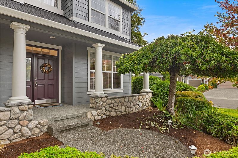 3rd image of 18727 33rd Avenue SE