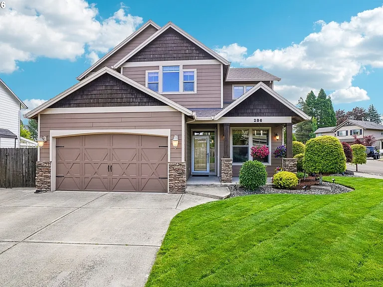 286 SE Condor Dr — Photo 1