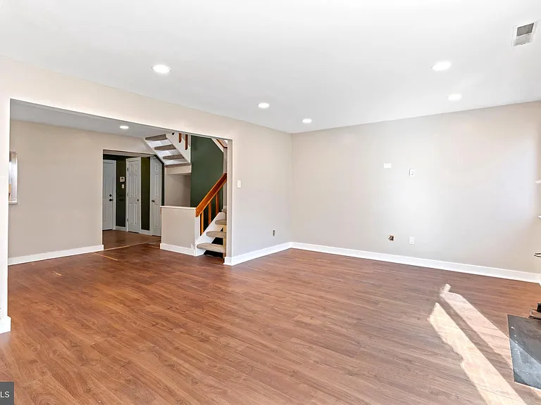 401 Bismark Way — Photo 10