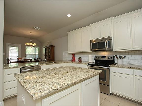 4th image of 9908 Fressia Ln