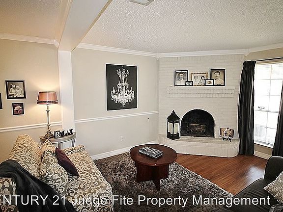 3rd image of 1630 Fair Oaks Dr