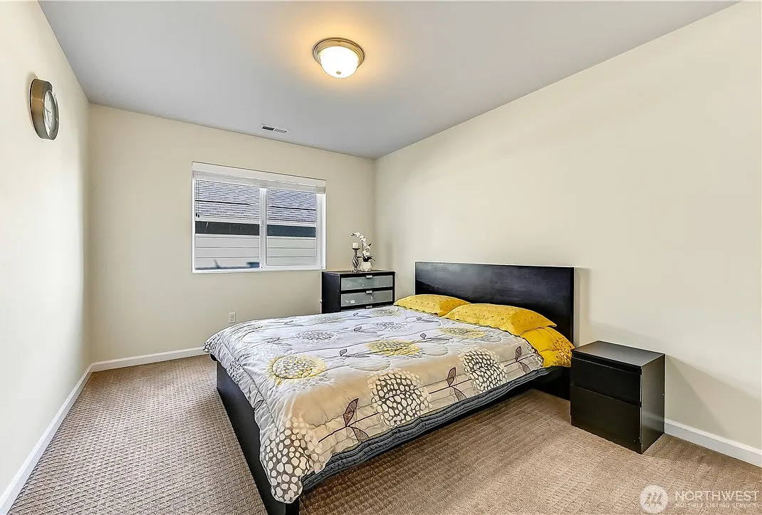 4 bed, 2.5 bath, 2181 sqft, $3,800 — Photo 2
