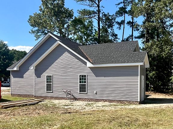 2nd image of 121 Vineyard Ct