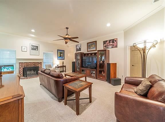 3rd image of 213 Autumnwood Dr