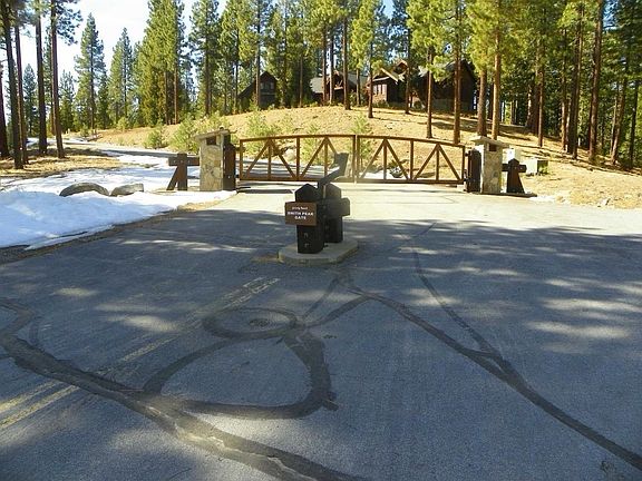 2nd image of 462 Grizzly Ranch Rd
