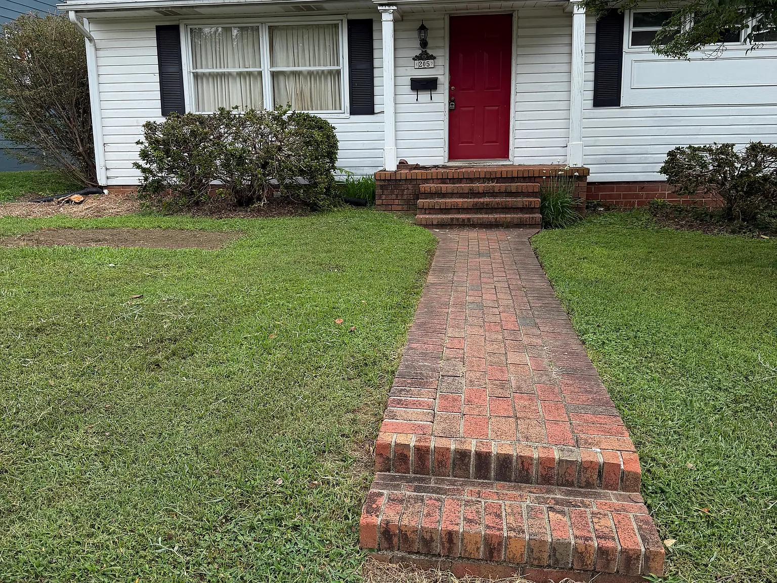 3 bed, 1224 sqft, $1,550 — Photo 2