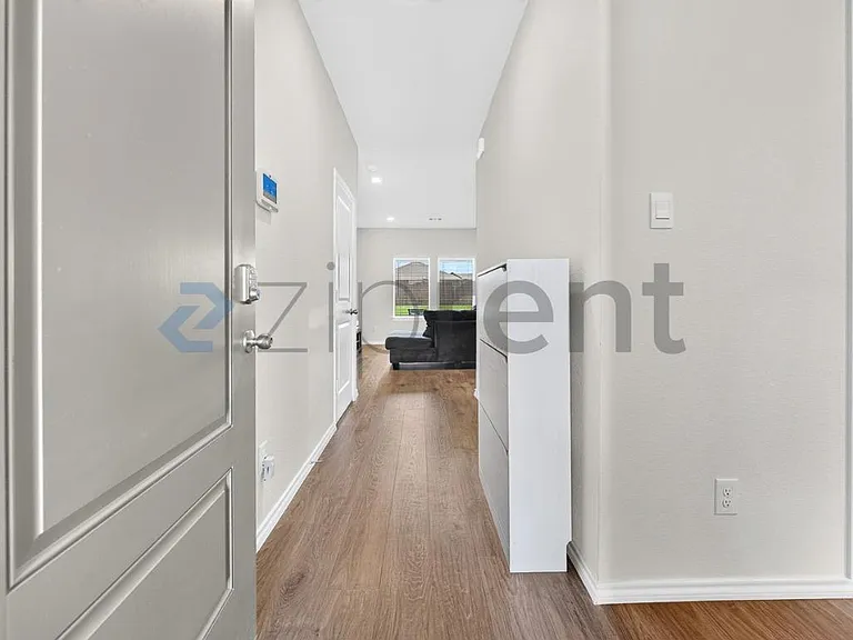 3923 Mountain Dr — Photo 4
