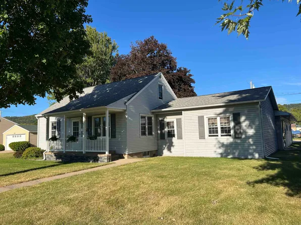 524 S Dousman St, Prairie Du Chien, WI 53821