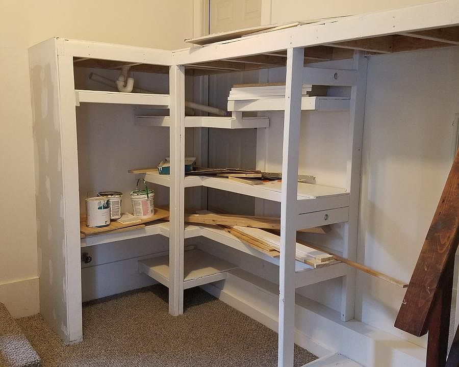 2nd image of 8 Keewaydin Cir