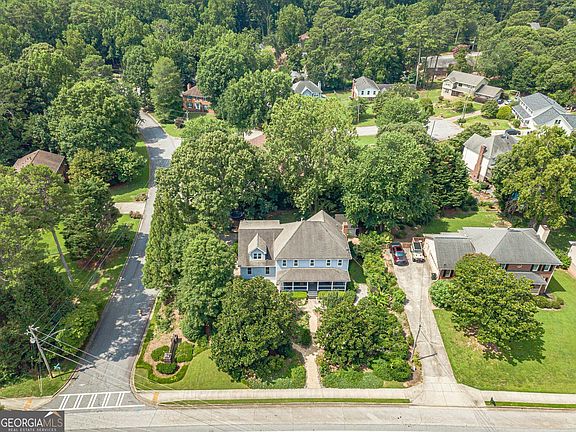 2nd image of 1875 Oak Rd