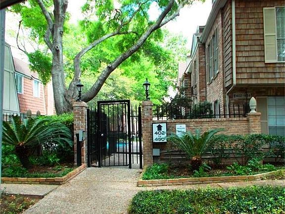3rd image of 440 N Post Oak Ln #440