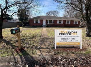 2017 Dogwood Ln NW, Huntsville, AL 35810