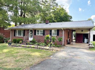 708 Virginia Ave, Chase City, VA 23924