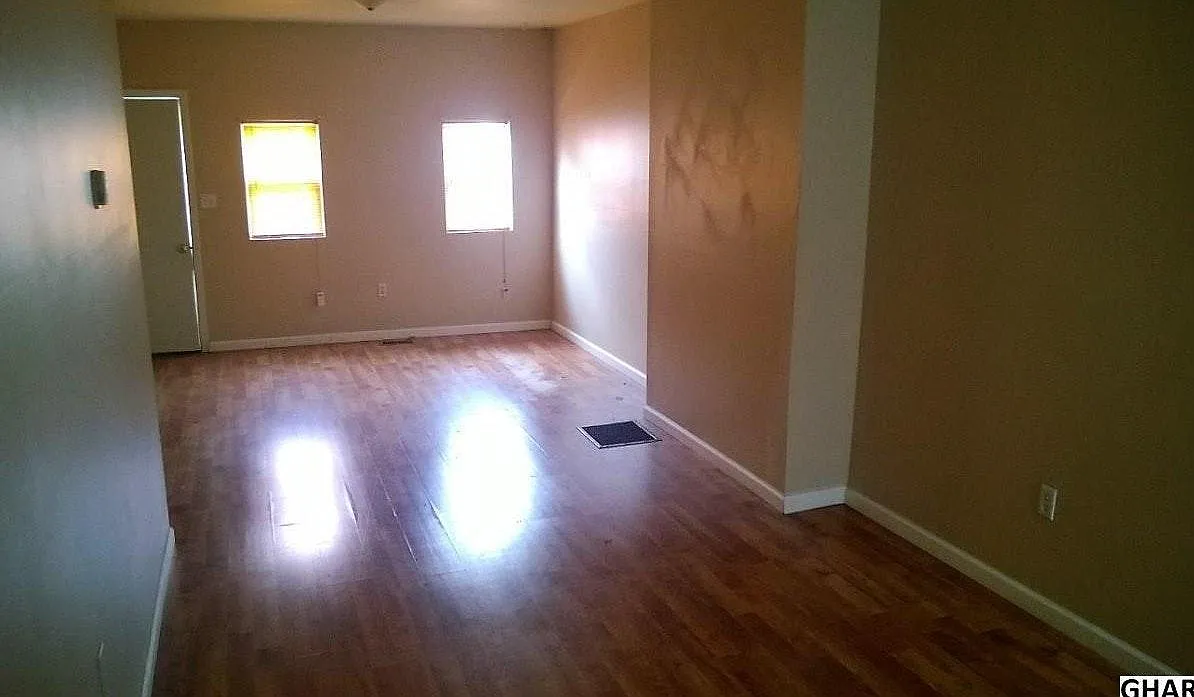 2 bed, 1650 sqft, $1,095 — Photo 2