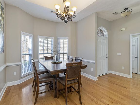 Image 5: Dining Room