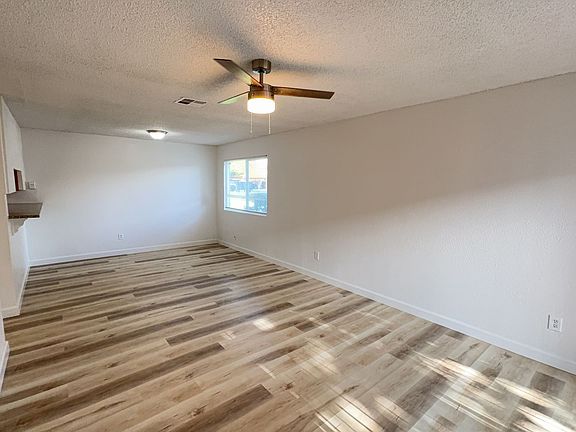 3rd image of 1625 Park Ln APT 20
