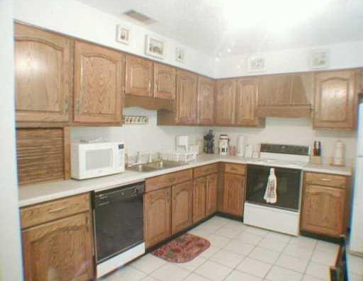 3rd image of 109 Foxbriar Ct