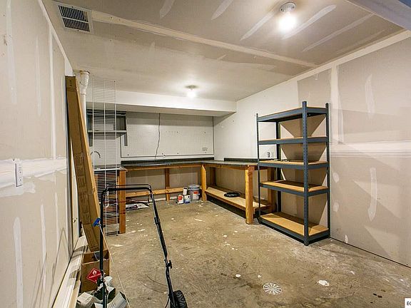 5th image of 401 Bryn Dr