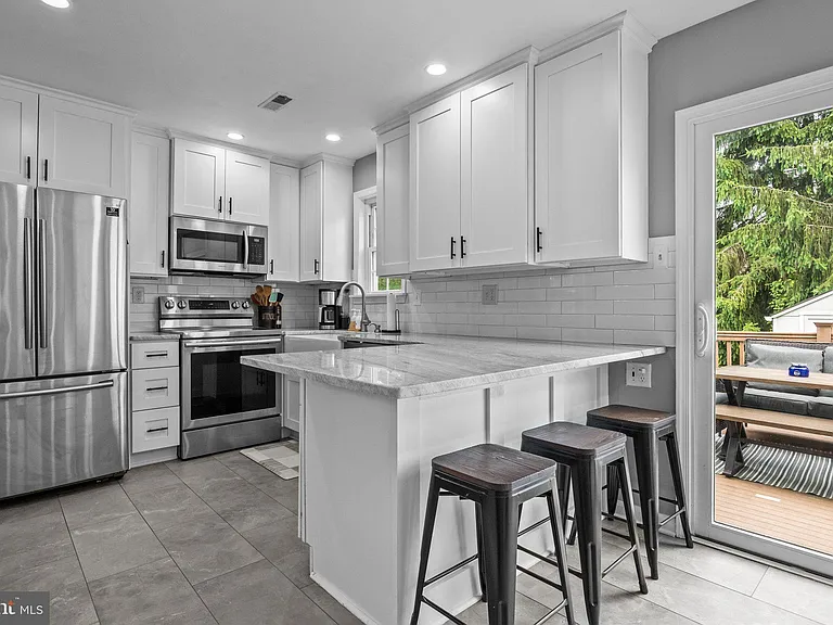 31 Pearl Dr — Photo 6