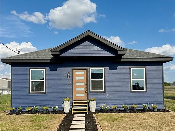 4th image of 3992 Comino St