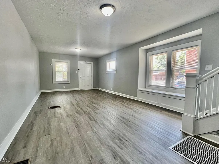 19 S Spencer Ave — Photo 4