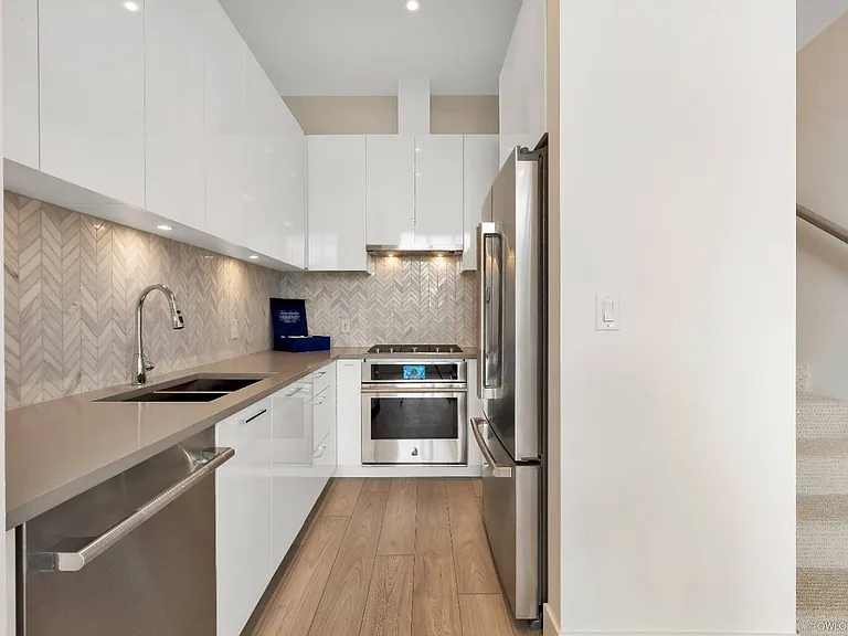 3559 E Kent Ave N #Townhouse 3 — Photo 2