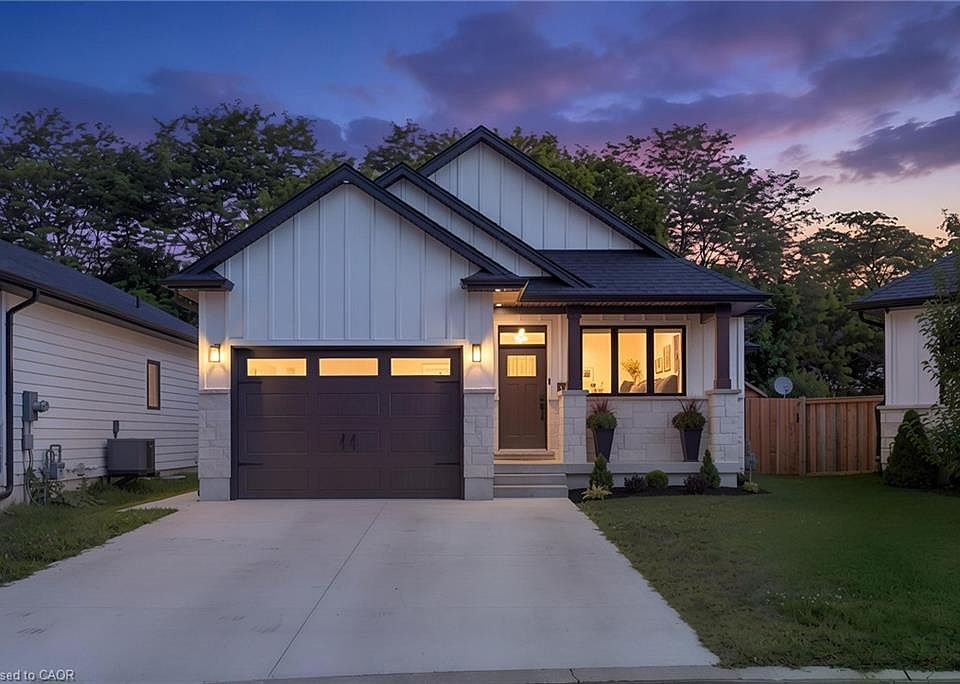 1st image of 9 Macneil Ct