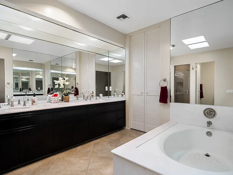 140 Columbia Dr — Photo 24