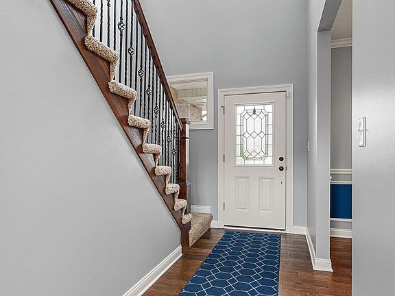 3rd image of 9827 Garden Way St