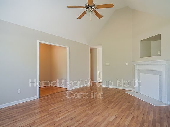 3rd image of 120 Torrington Ave