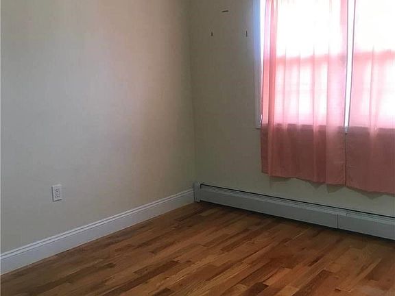4th image of 16443 75th Ave Floor 2