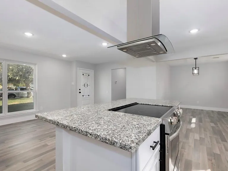 9807 Jaywood Dr — Photo 10