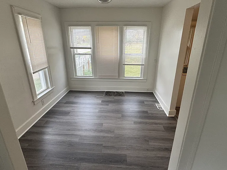1 Maynard Ct — Photo 2