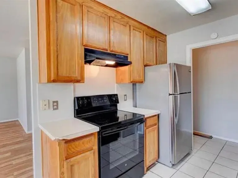 609 Race St #A — Photo 5