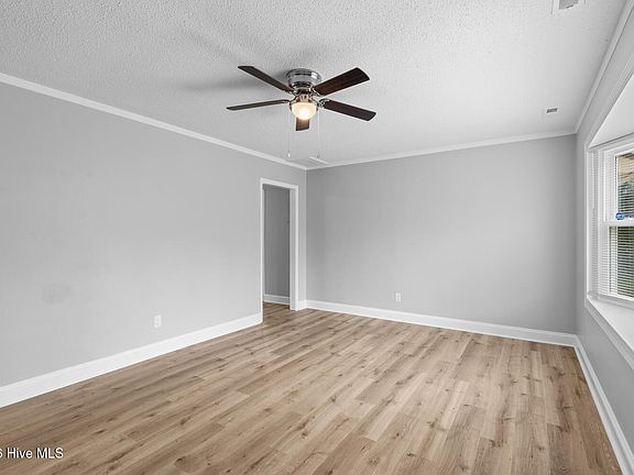 4th image of 225 Lakewood Drive