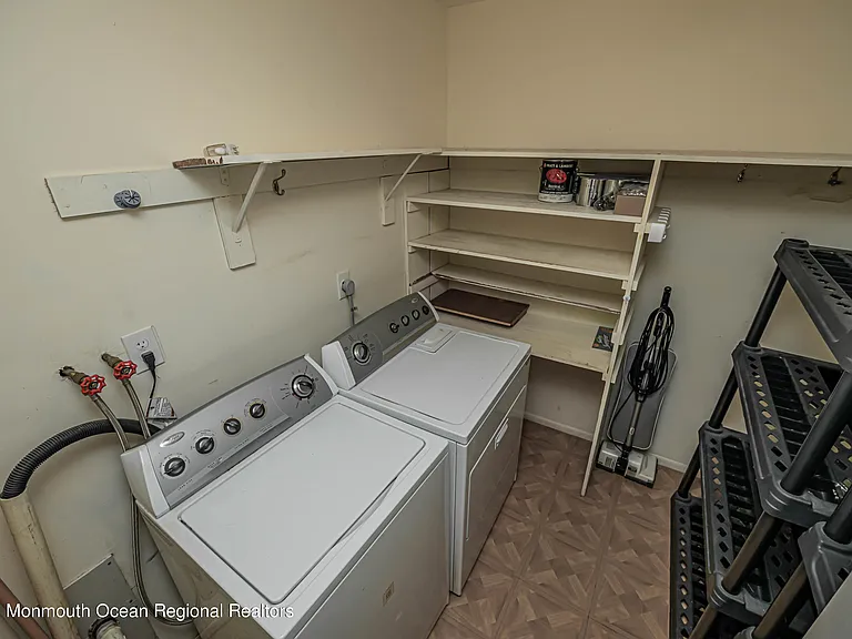 118 Amberly Dr #J — Photo 19