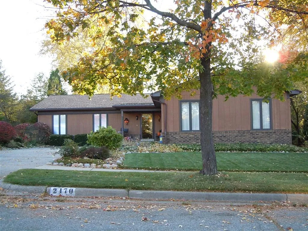2170 Steeplechase Dr photo 1