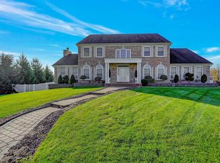 10 Sandy Ln, Farmingdale, NJ 07727