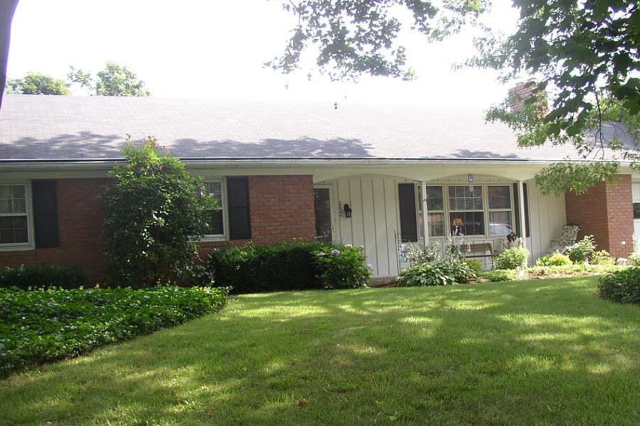 View of front yard