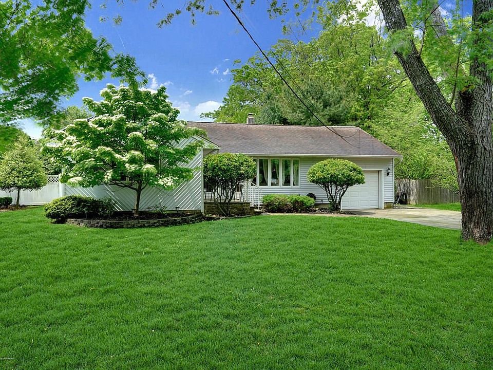 1st image of 21 Shady Nook Dr