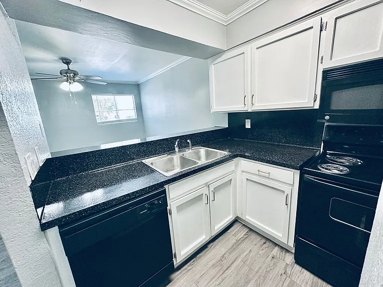 Awesome open Studio Apartments Close to Downtown — Photo 55