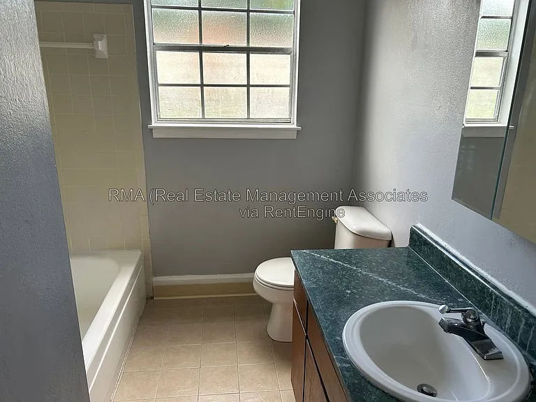 1110 W Poplar St #O3 — Photo 6
